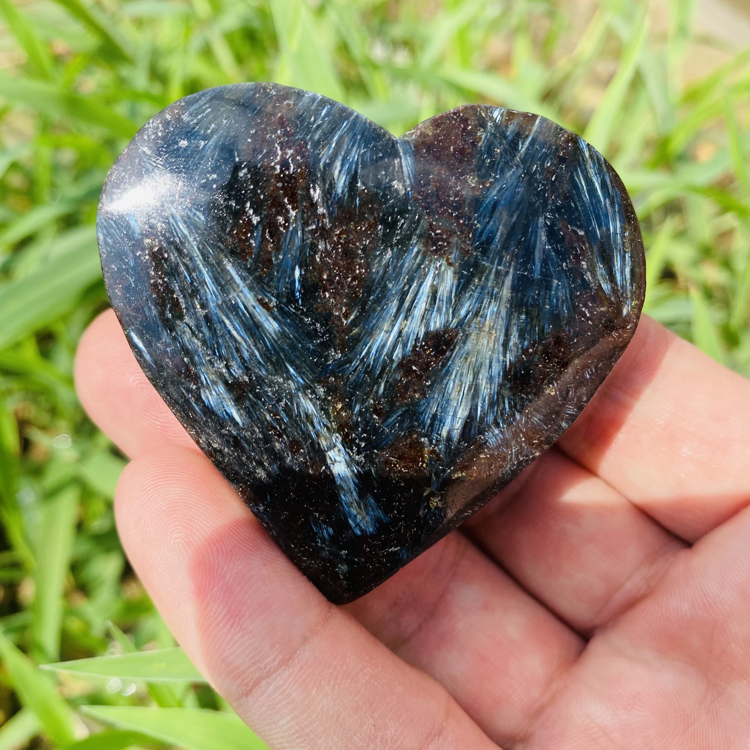 

Natural Crystal Heart Astrophyllite Palm Stone Heart Pocket Energy Crystal Thumb Toy Hot Compress Wicca Healing Health Family