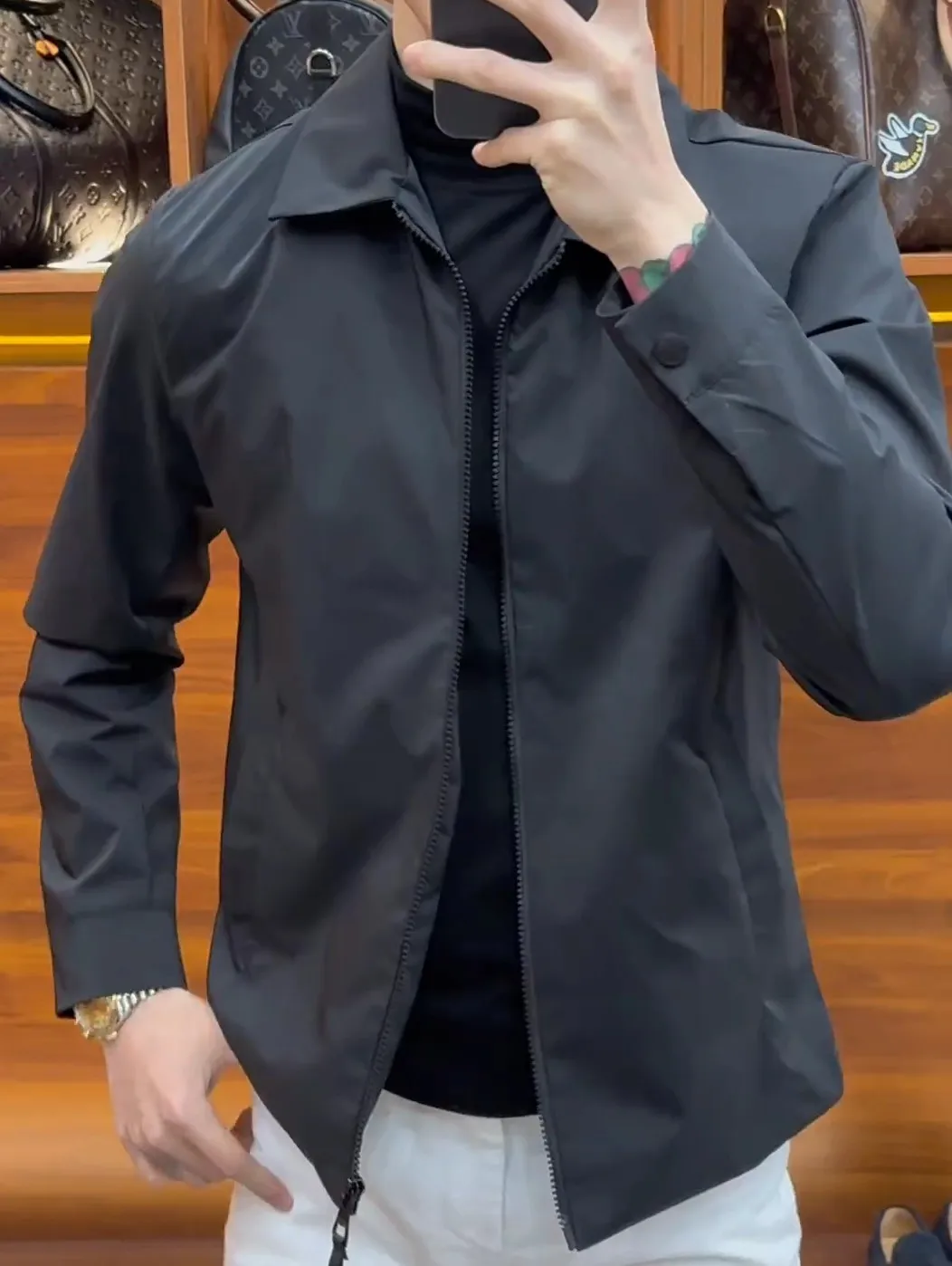 

Повседневная однотонная мужская куртка с отложным воротником, черная, весна-осень, модная, простая, деловая, универсальная, из полиэстера, с длинными рукавами, на молнии.