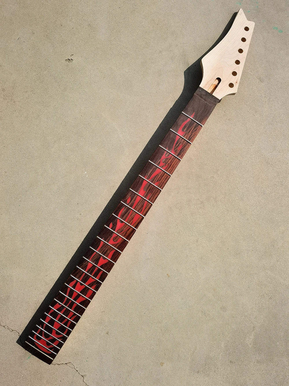 

Maple Guitar Neck 24 Fret 25.5 Inch Rosewood Fretboard Bolt On Red flame inlay