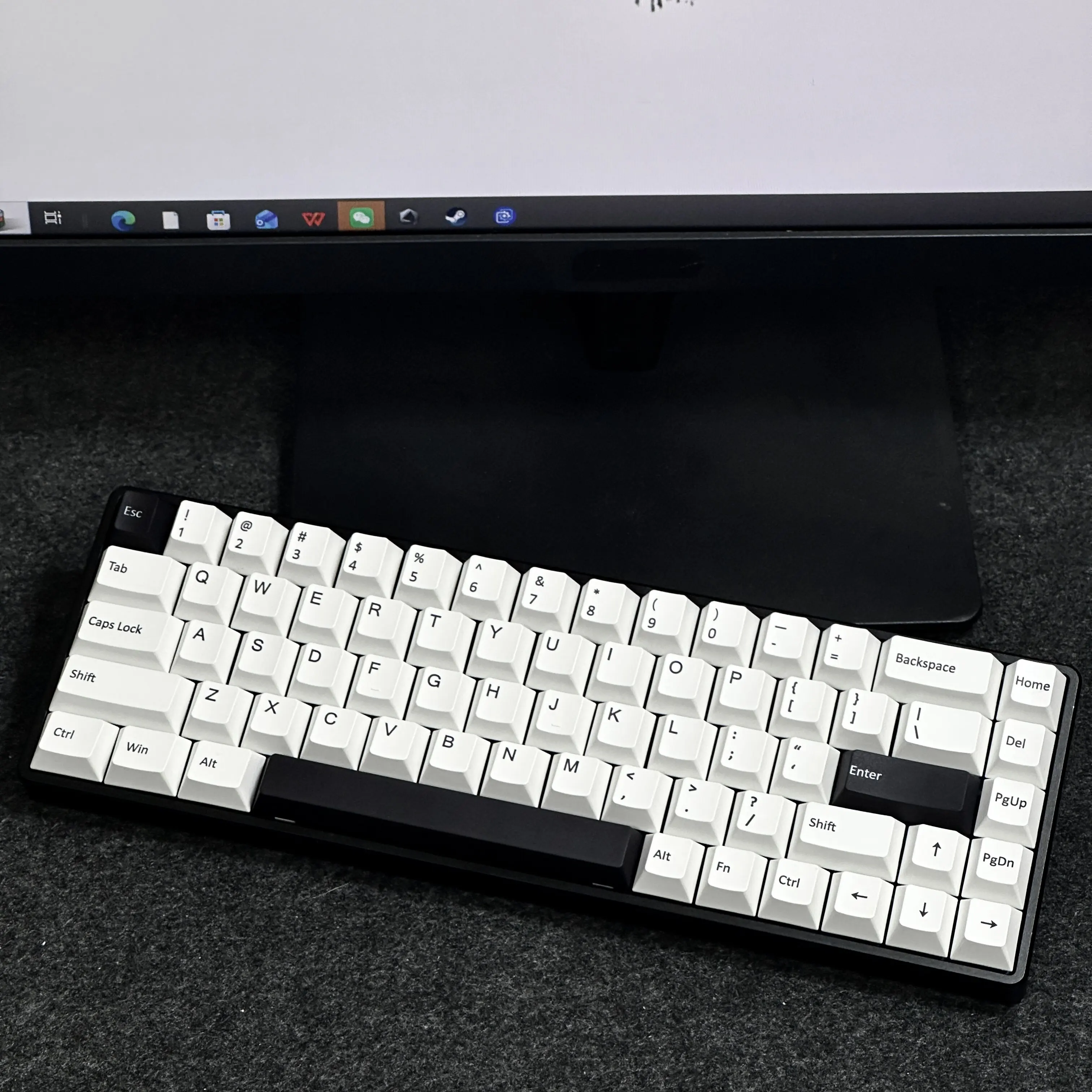 Simple black keycap, engraved high value PBT hot sublimation process Original factory adapted magnetic axis mechanical axis