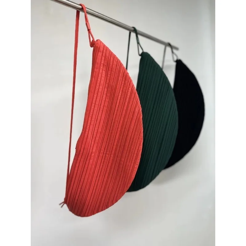 Miyake Japanese Casual Sports Wind Pleated Crossbody Bag Men Women Universal Fashion Leisure Retractable Handbag Cell Phone Bag