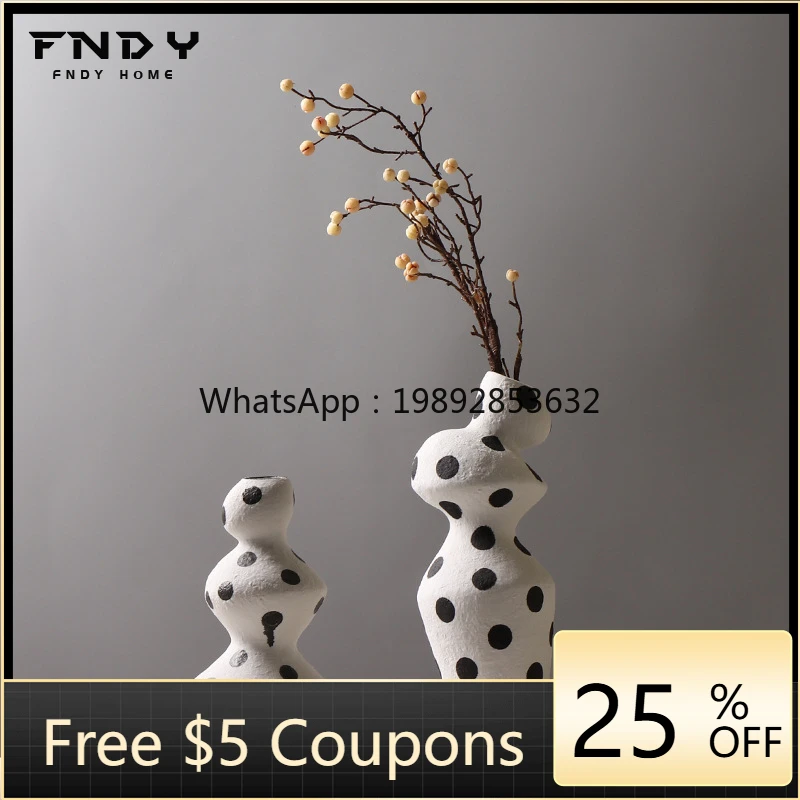 

LYY Hand-painted Polka Dot Ceramic Vase Modern Minimalist Model Room Hotel Personalized Flower Arrangement Small Mouth Vase
