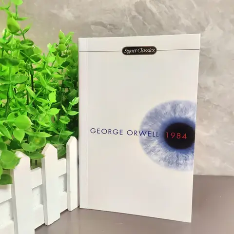 1984년 현대 및 현대 세계 문학의 저자인 영국 조지 오웰(George Orwell) 유명 소설 책