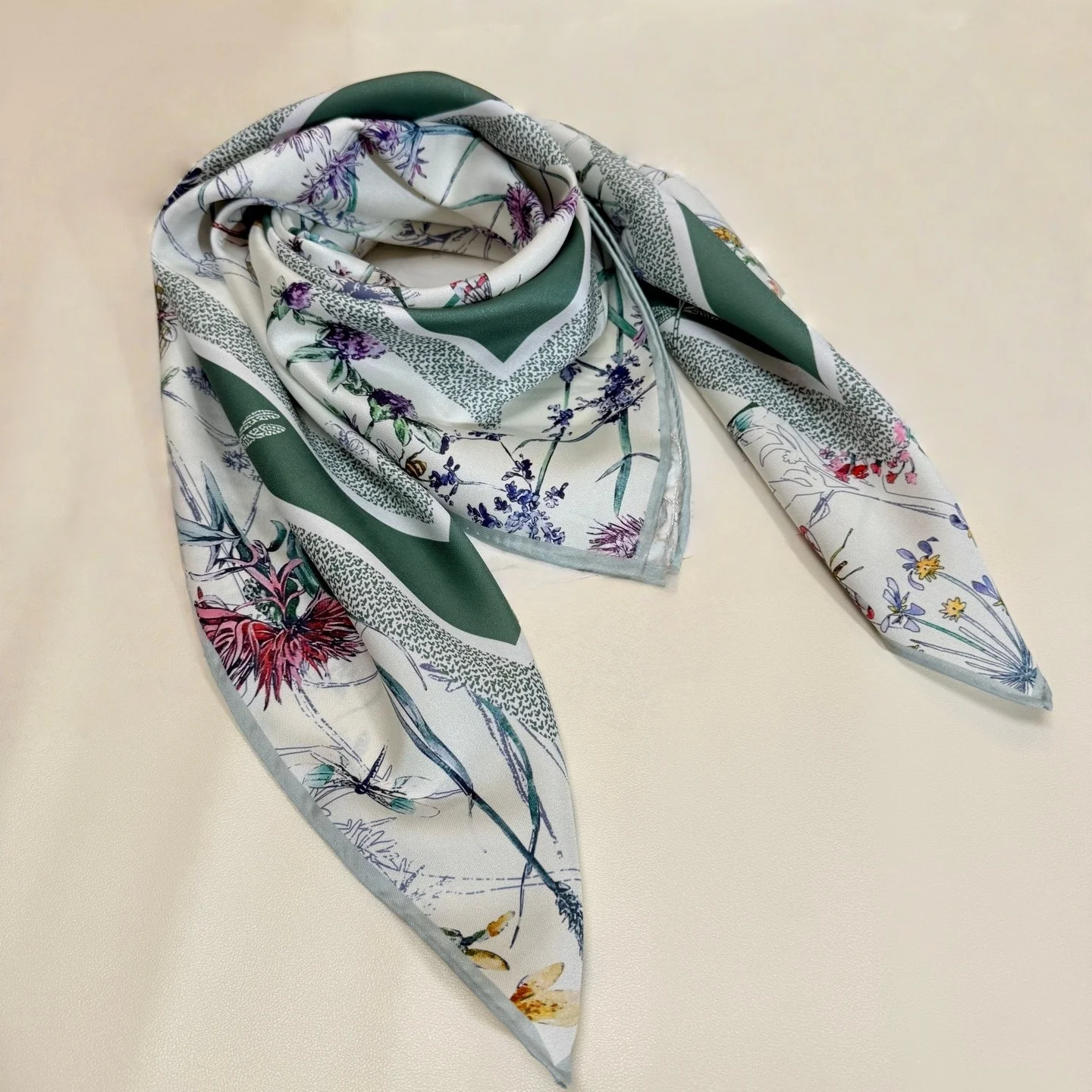 

Hot Selling New Women's Silk Scarf Twill Floral Dragonfly Outdoor Shawl Sun Protection Large Square Scarf Headscarf Scarf Gift