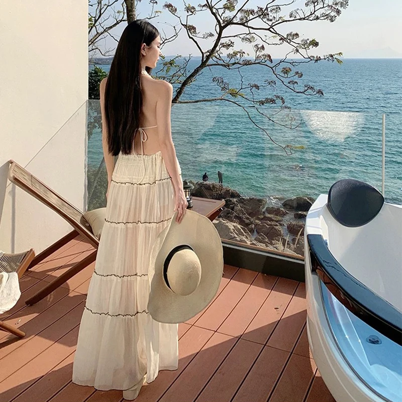 ชุดบิกินี่ลูกไม้สีดำสไตล์ฝรั่งเศส พร้อมเสื้อคลุมโครเชต์แบบผูกคอ ชุดว่ายน้ำเซ็กซี่สำหรับวันพักผ่อนที่ชายหาดซานย่า ประเทศไทย