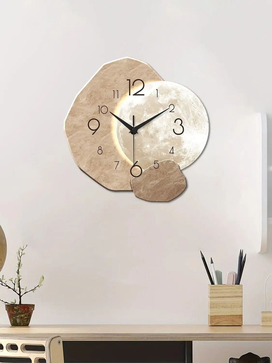 Moderne eenvoudige stille wandklok, maanontwerp - quartz uurwerk, houten materiaal, voor slaapkamer, woonkamer of kantoordecoratie - afbeelding 2