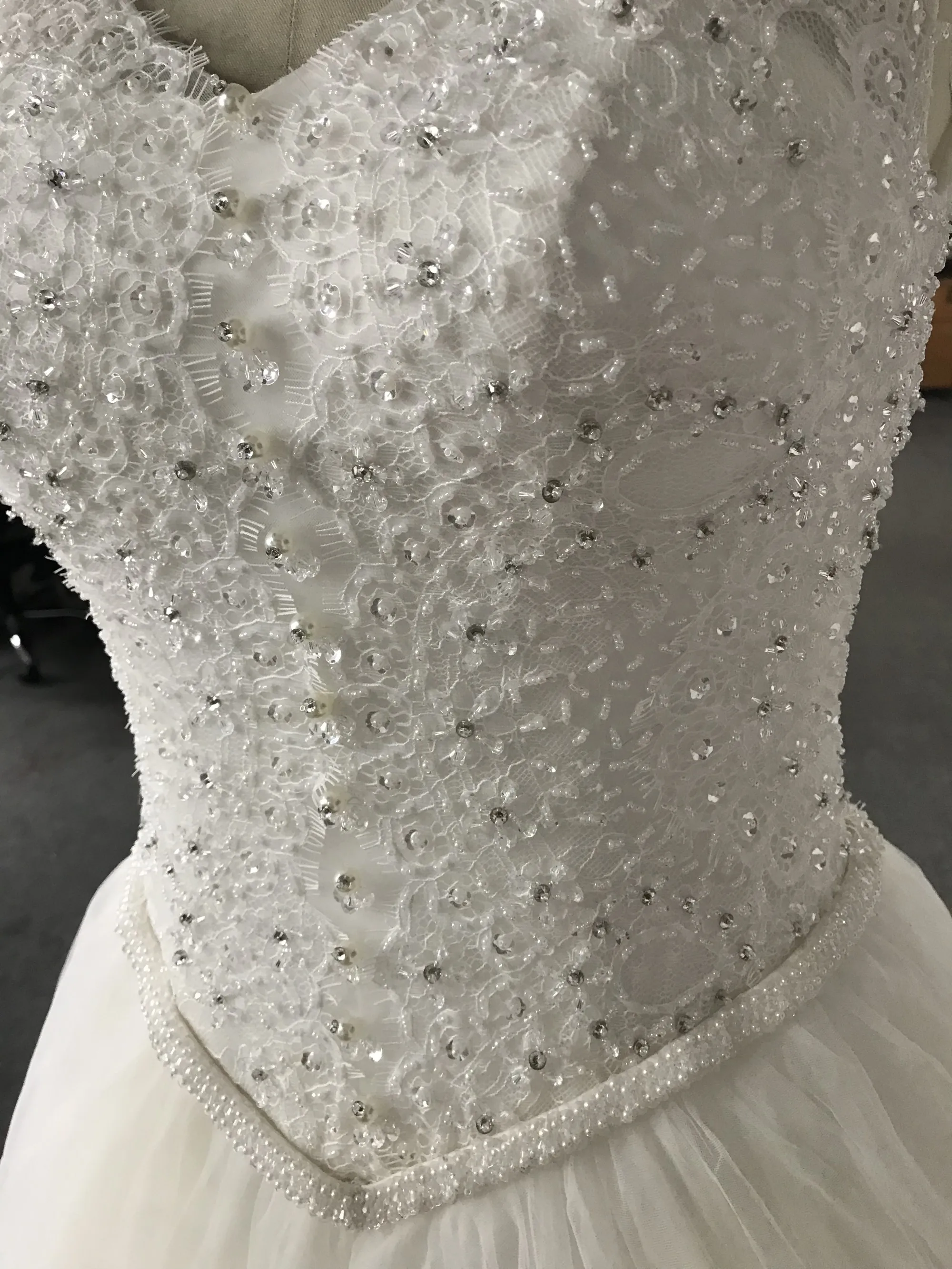 Cloverbridal Geschulpte Halslijn Baljurk Tule Robe De Mariage 2023 Korting Parels Kristallen Zwaar Kralen Mariée Wdt7395