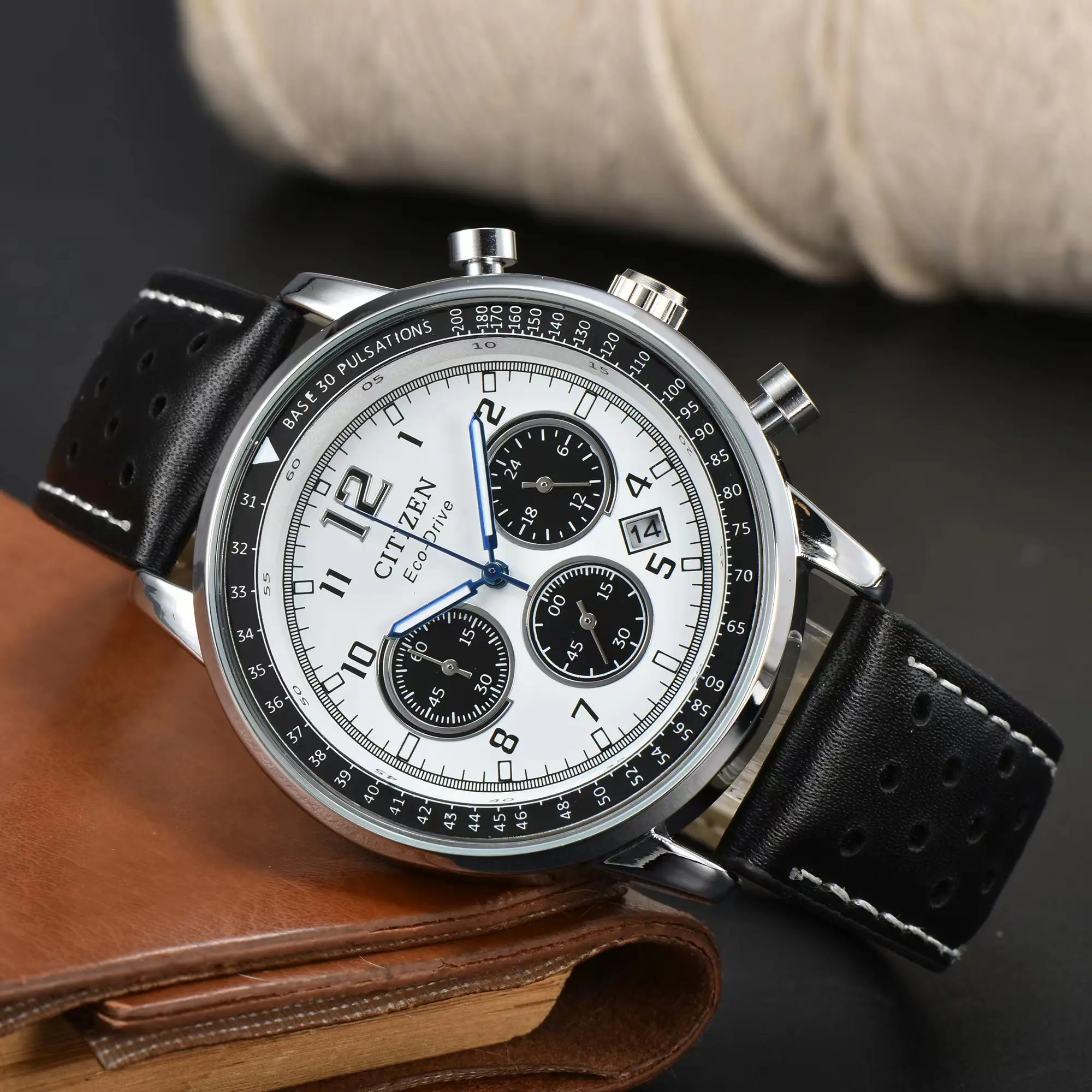ساعة كوارتز للرجال بسوار جلدي كرونوغراف قوة عسكرية مستقبلية ، محرك صديق للبيئة ، طيران ، من الأعلى