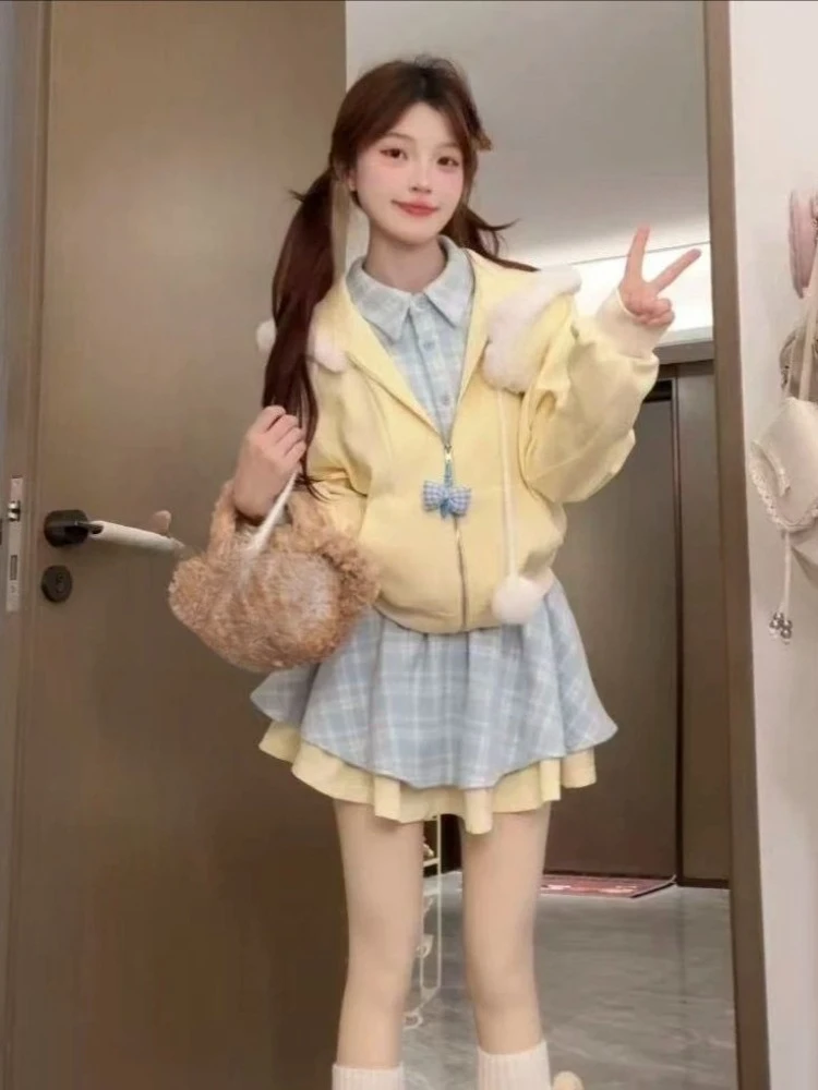 

Японский милый клетчатый лоскутный комплект из 2 предметов, искусственная двухсекционная толстовка с капюшоном, пальто + пышная юбка, новые кавайные наряды в консервативном стиле, зима 2025 г.