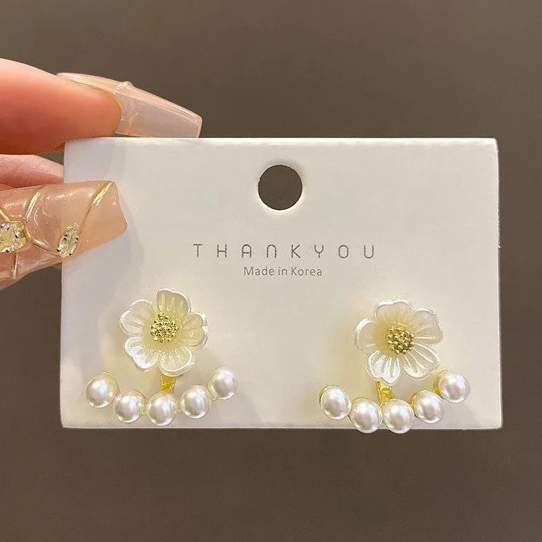 French Flower Pearl Drop Earrings Female Retro White Soft Yarn Earrings for Women Statement Jewelry