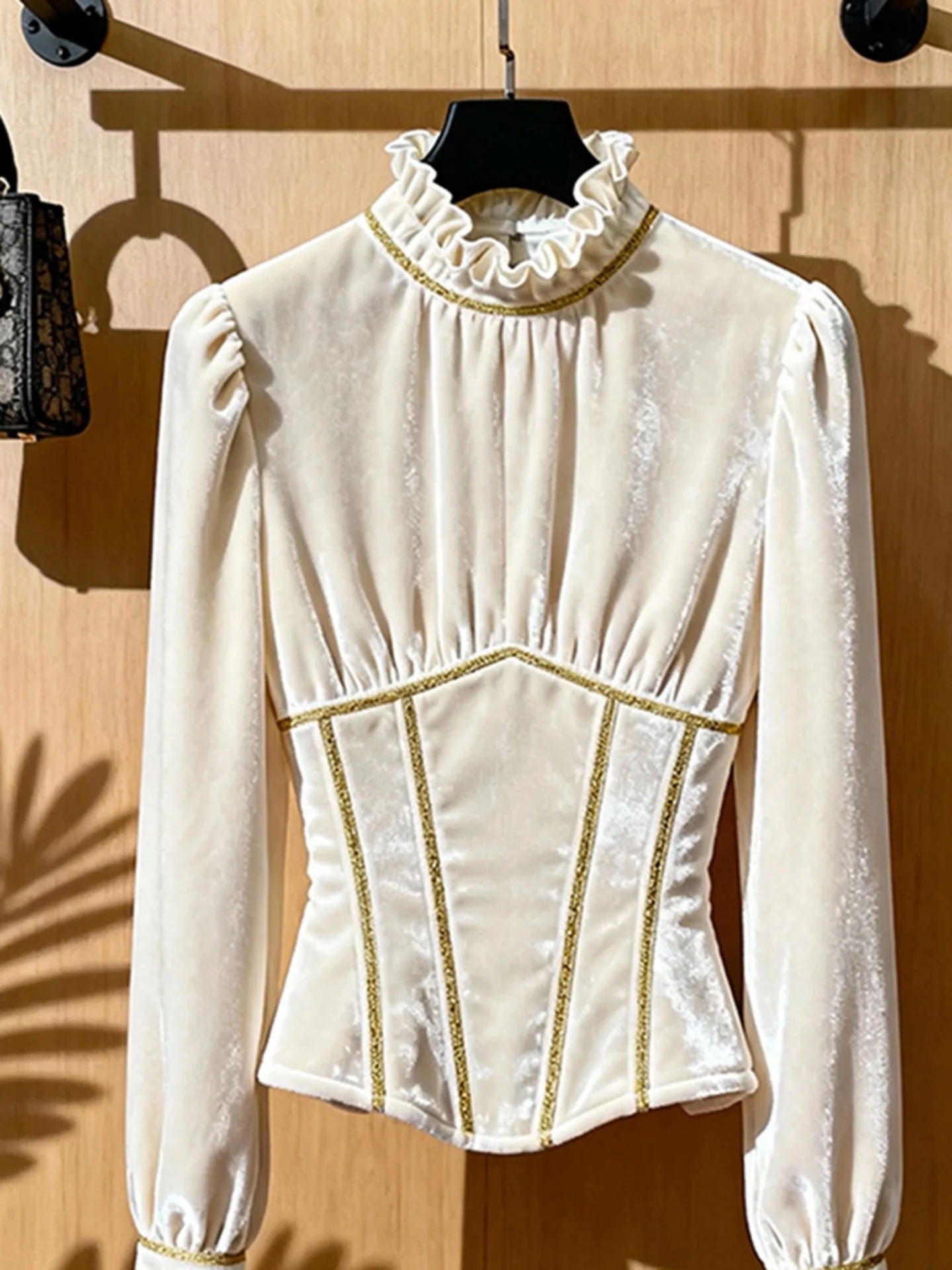 Velvet irt Women's Beautiful Waist-Cinching f-High Collar Luxury Sle Long Sve Bubble Sve Casual Faion Top