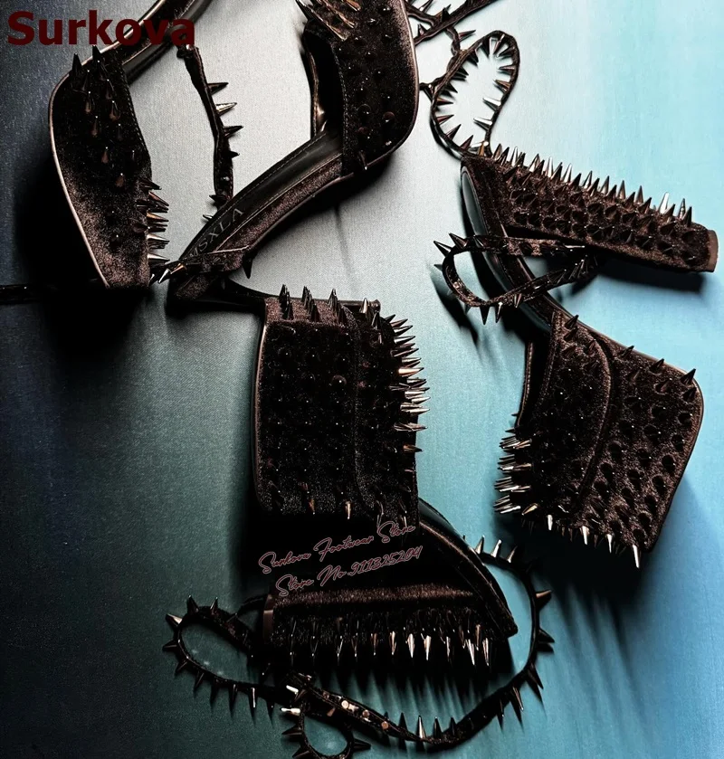 Surkova, ΡΠ΅ΡΠ½ΡΠ΅ Π±Π°ΡΡ
Π°ΡΠ½ΡΠ΅ Π΄Π»ΠΈΠ½Π½ΡΠ΅ ΡΠ°Π½Π΄Π°Π»ΠΈΠΈ Ρ Π·Π°ΠΊΠ»Π΅ΠΏΠΊΠ°ΠΌΠΈ, ΠΌΠΎΠ΄Π΅Π»ΡΠ½ΡΠ΅ ΡΡΡΠ»ΠΈ Π½Π° ΠΌΠ°ΡΡΠΈΠ²Π½ΠΎΠΌ ΠΊΠ°Π±Π»ΡΠΊΠ΅ ΠΈ ΠΏΠ»Π°ΡΡΠΎΡΠΌΠ΅ Ρ ΡΠΈΠΏΠ°ΠΌΠΈ, ΡΠΊΡΠ°ΡΠ΅Π½Π½ΡΠ΅ ΠΌΠ΅ΡΠ°Π»Π»ΠΈΡΠ΅ΡΠΊΠΈΠΌ ΡΠ΅ΠΌΠ΅ΡΠΊΠΎΠΌ ΠΈ ΠΏΡΡΠΆΠΊΠΎΠΉ, Π²Π΅ΡΠ΅ΡΠ½ΠΈΠ΅ ΡΡΡΠ»ΠΈ Π½Π° ΠΊΠ°Π±Π»ΡΠΊΠ΅ Surkova, ΡΠ΅ΡΠ½ΡΠ΅ Π±Π°ΡΡ
Π°ΡΠ½ΡΠ΅ Π΄Π»ΠΈΠ½Π½ΡΠ΅ ΡΠ°Π½Π΄Π°Π»ΠΈΠΈ Ρ Π·Π°ΠΊΠ»Π΅ΠΏΠΊΠ°ΠΌΠΈ, ΠΌΠΎΠ΄Π΅Π»ΡΠ½ΡΠ΅ ΡΡΡΠ»ΠΈ Π½Π° ΠΌΠ°ΡΡΠΈΠ²Π½ΠΎΠΌ ΠΊΠ°Π±Π»ΡΠΊΠ΅ ΠΈ ΠΏΠ»Π°ΡΡΠΎΡΠΌΠ΅ Ρ ΡΠΈΠΏΠ°ΠΌΠΈ, ΡΠΊΡΠ°ΡΠ΅Π½Π½ΡΠ΅ ΠΌΠ΅ΡΠ°Π»Π»ΠΈΡΠ΅ΡΠΊΠΈΠΌ ΡΠ΅ΠΌΠ΅ΡΠΊΠΎΠΌ ΠΈ ΠΏΡΡΠΆΠΊΠΎΠΉ, Π²Π΅ΡΠ΅ΡΠ½ΠΈΠ΅ ΡΡΡΠ»ΠΈ Π½Π° ΠΊΠ°Π±Π»ΡΠΊΠ΅