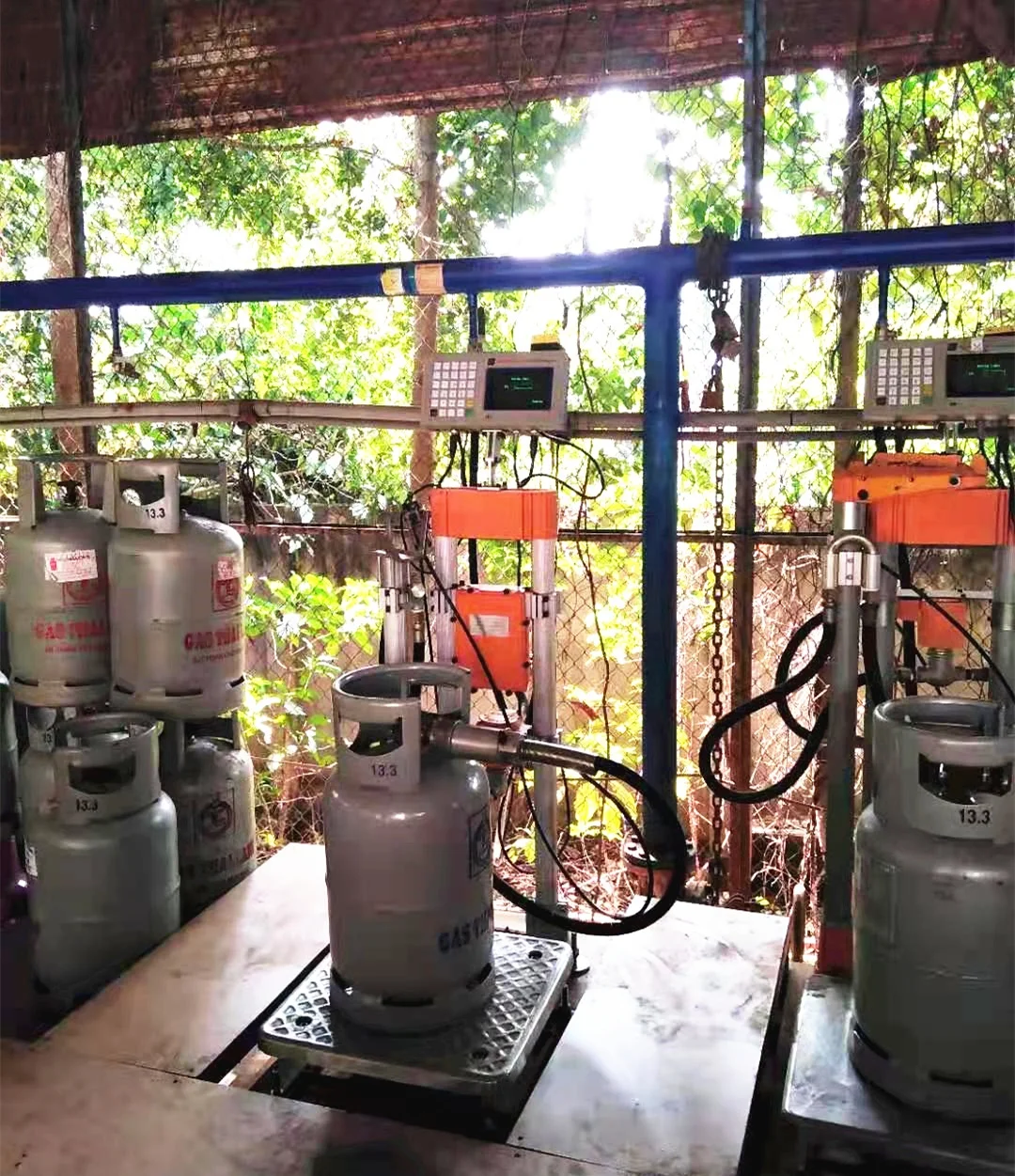 

Liquid Gas Cylinder Barcode Scanning ATEX Lpg Filling Scale Machine