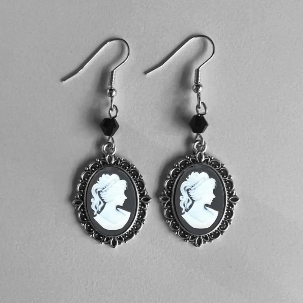 Gothic Retro Oval Filigree Frame Cameo Lady Profile Dangle Earrings for Women Victorian Drop Earring Jewelry Party Wedding Gift