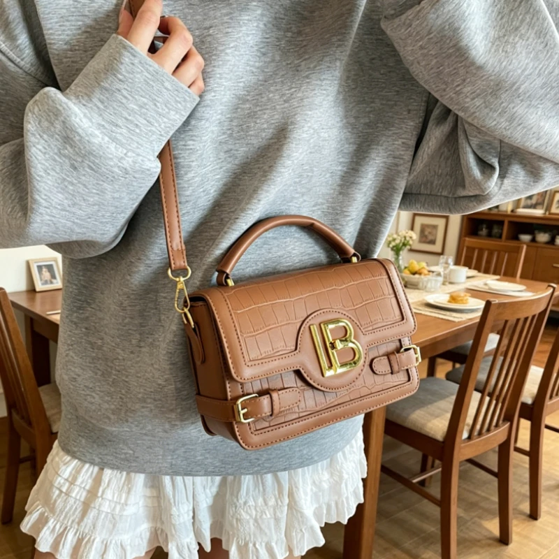 elegant-designer-women's-crossbody-bag-luxury-trendy-style-chain-strap-shoulder-bag-fashionable-casual-portable-handbag