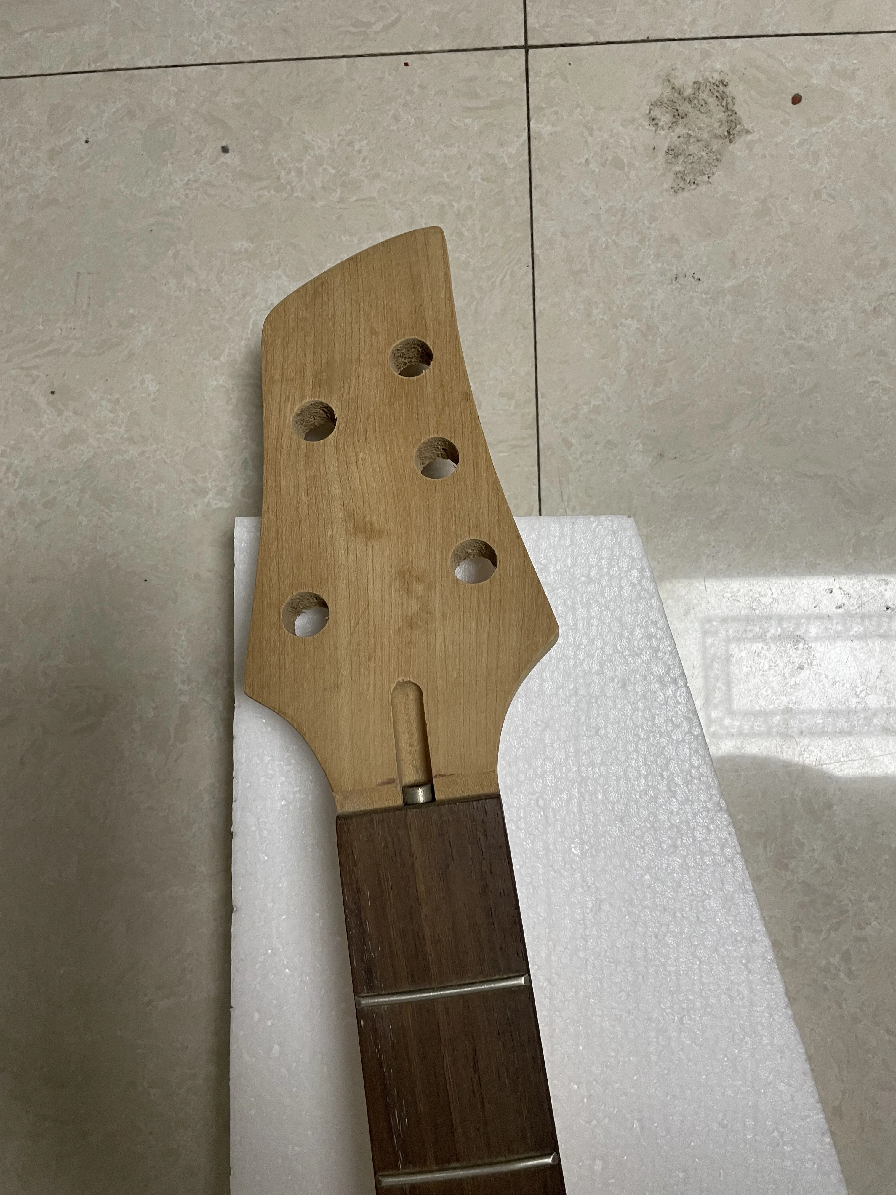 High Quality 5 Strings Right Hand with frets Unfinished Electric Bass Guitar 43inch Top Solid Wood Body Uncolored Bassguitar