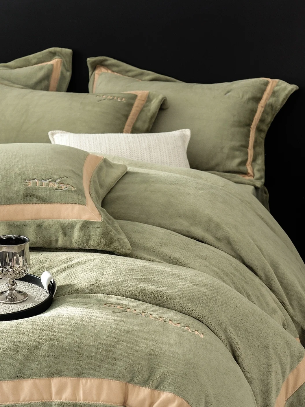 Ultra Soft Thiened Full Gloss Milk Velvet Four Piece Set ort Plu Duvet Cover Extra Warm Winter Bedding Simple Sle