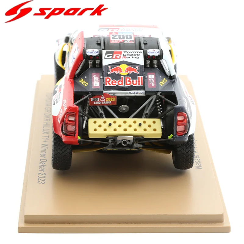 Nowość w magazynie Spark 1:43 Toyota Gr 200 Dakar 2023 Rally Champion Symulacja żywiczny model samochodu Kolekcja zabawek na zamówienie Prezenty Ozdoba