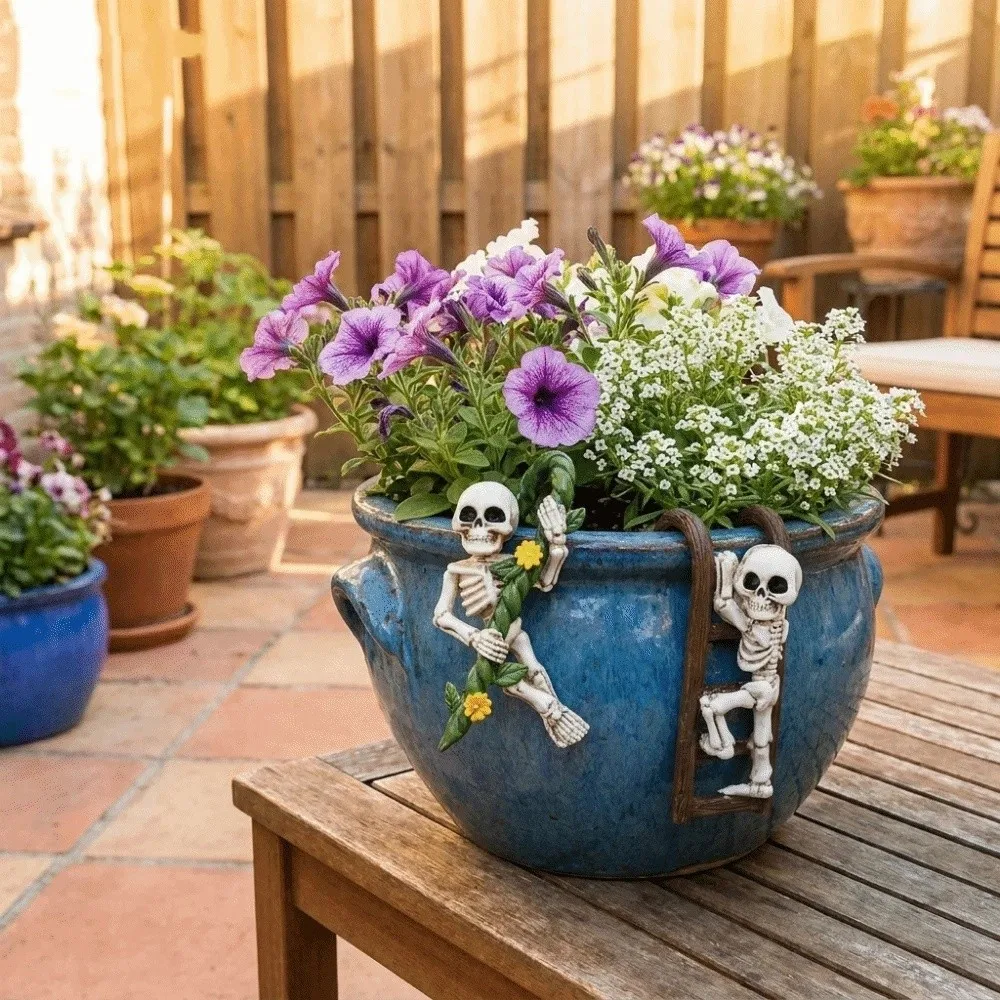2PCS Resin Skeleton Pot Hugger Scary Weatherproof Climbing Skeleton Statues Miniature Ornaments Ladder Skull Hanging Statue Lawn