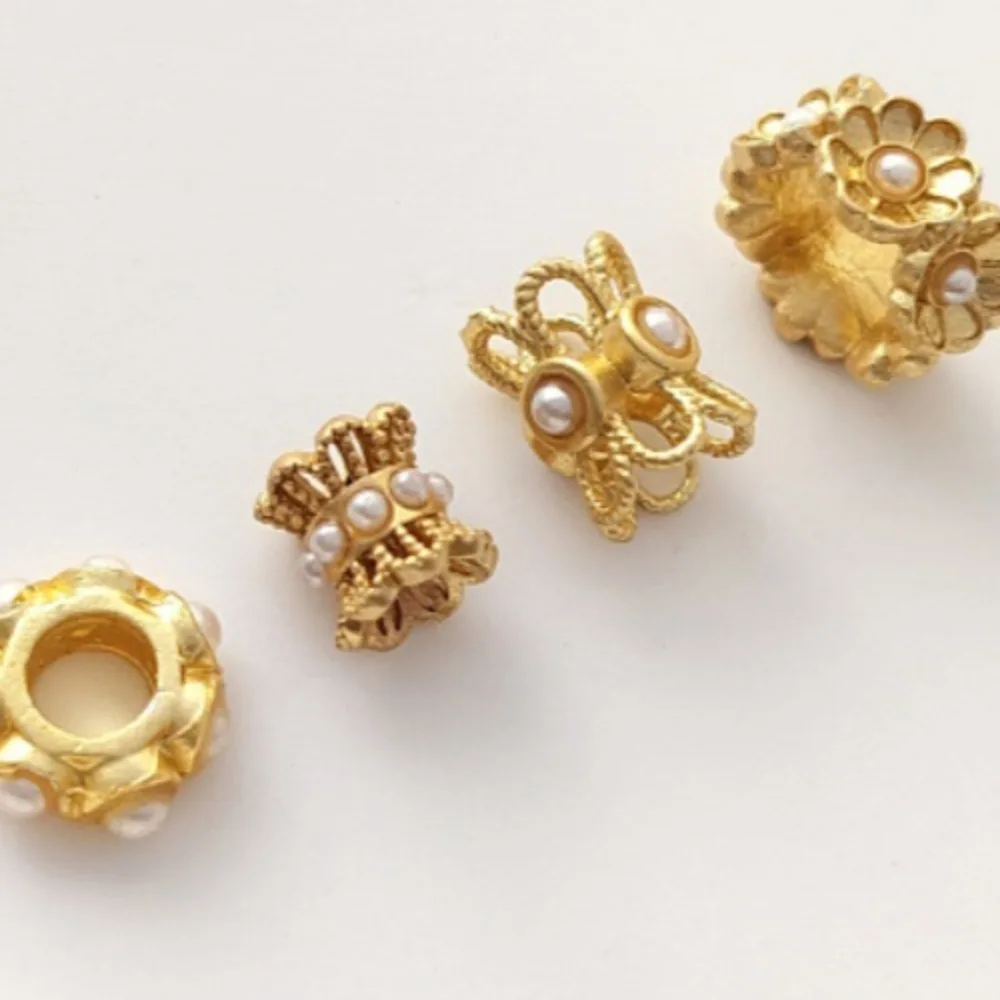 

Copper-plated Matte Gold Imitation Pearl Flower-shaped Ring Bead Spacer Double-sided Flower Tray DIY Jewelry Accessories