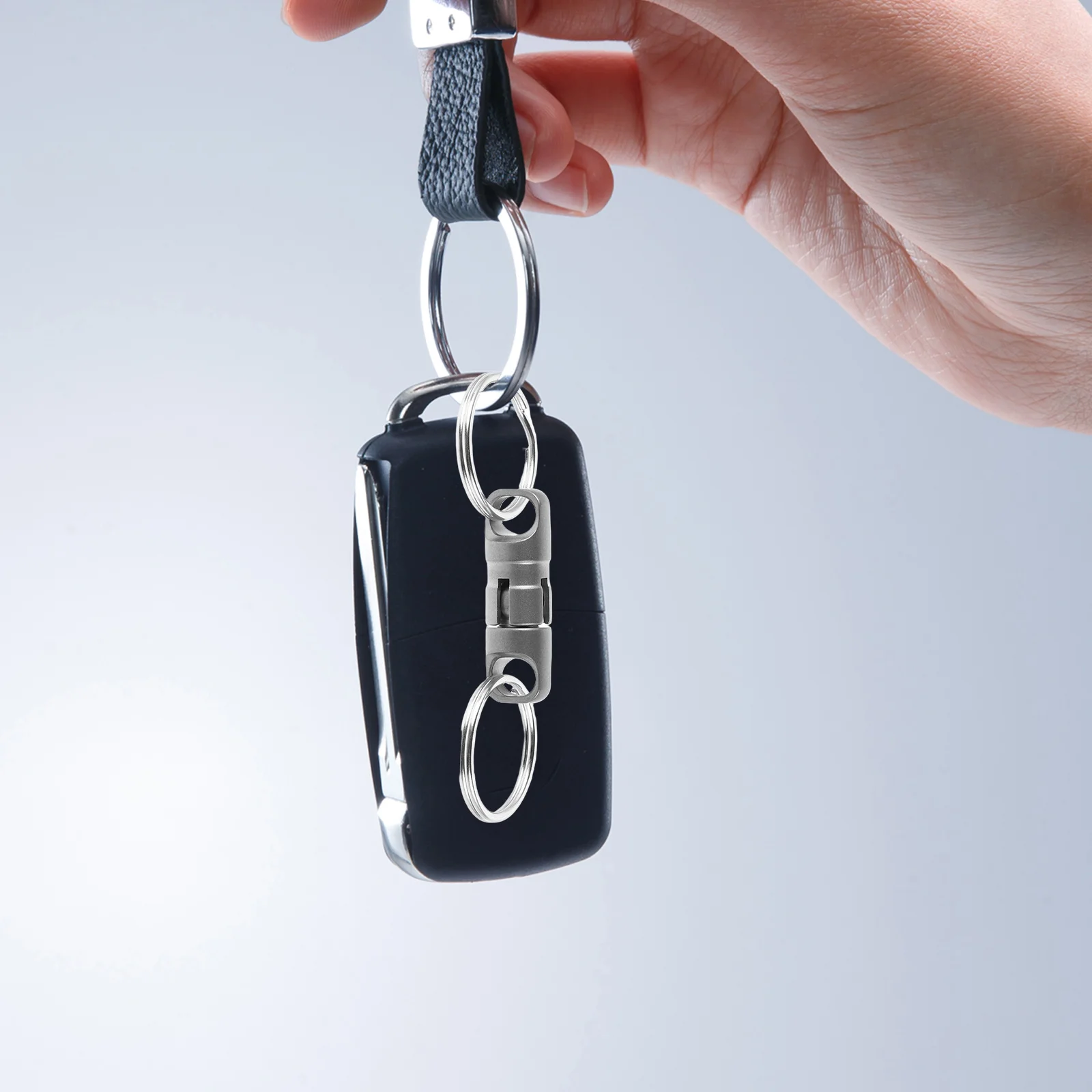 

Outdoor Swivel Key Ring Titanium Quick Release Connector Heavy Duty Detachable Compact Key Holder Portable Lightweight Keychain