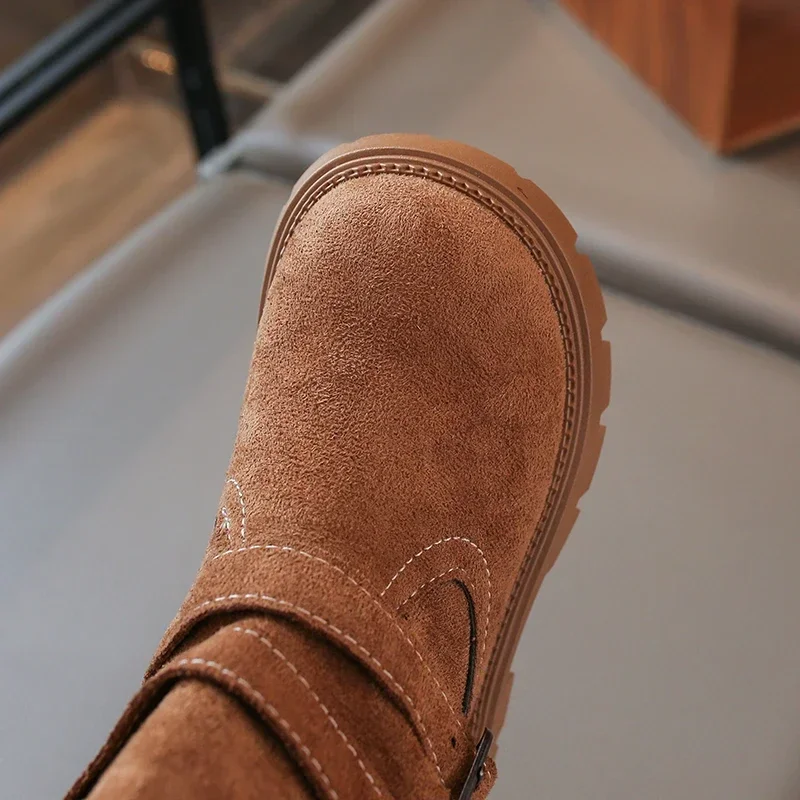 Kleinkind-Mädchen-Stiefeletten mit hochgekrempeltem Schaft, Metallschnalle, Nieten und rutschfester, dicker Sohle für den täglichen Gebrauch im Herbst und für Outdoor-Aktivitäten. – Detail 11