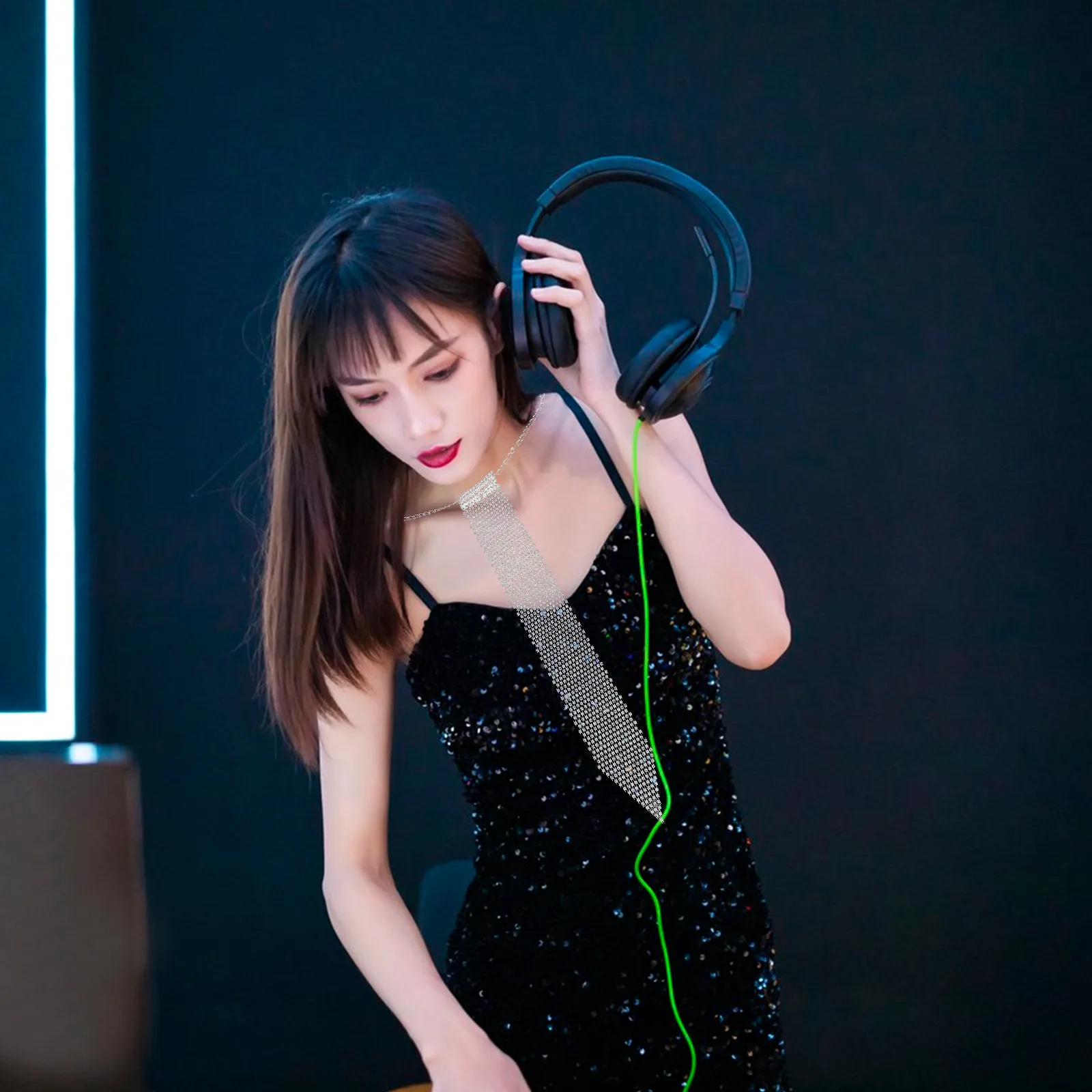 

Роскошный галстук со стразами для женщин: модный, уникальный узор, блестящие детали, трендовый деловой аксессуар