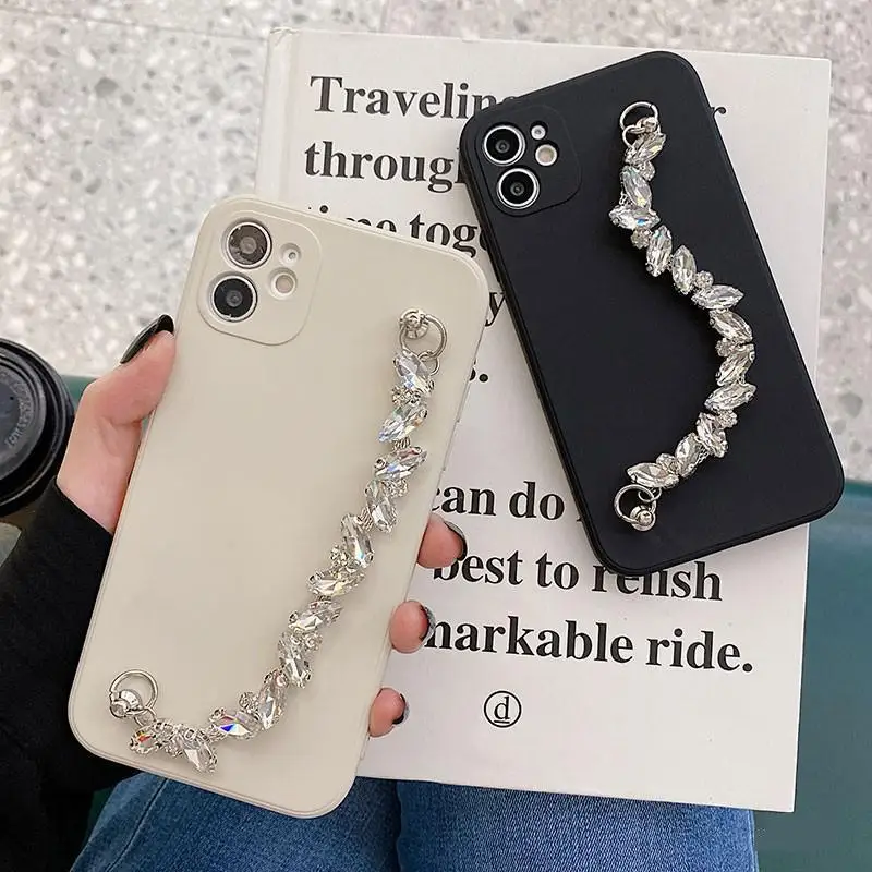 Luxury Fashion Diamond Chain Wrist Strap Phone Cover Case For Iphone 15 14 13 12 X 11 Pro Xs Max Xr 7 Plus Se Soft Coque Fundas