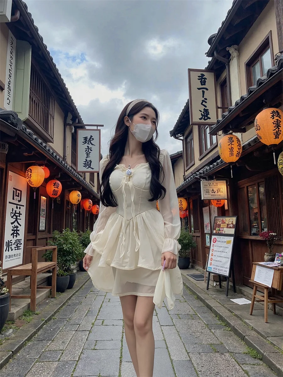 女性用ホワイトドレス ドレープフリル 秋 セクシー エンパイアウエスト ノースリーブ プリーツ フレア サテン コットン クラブウェア 裏地付き