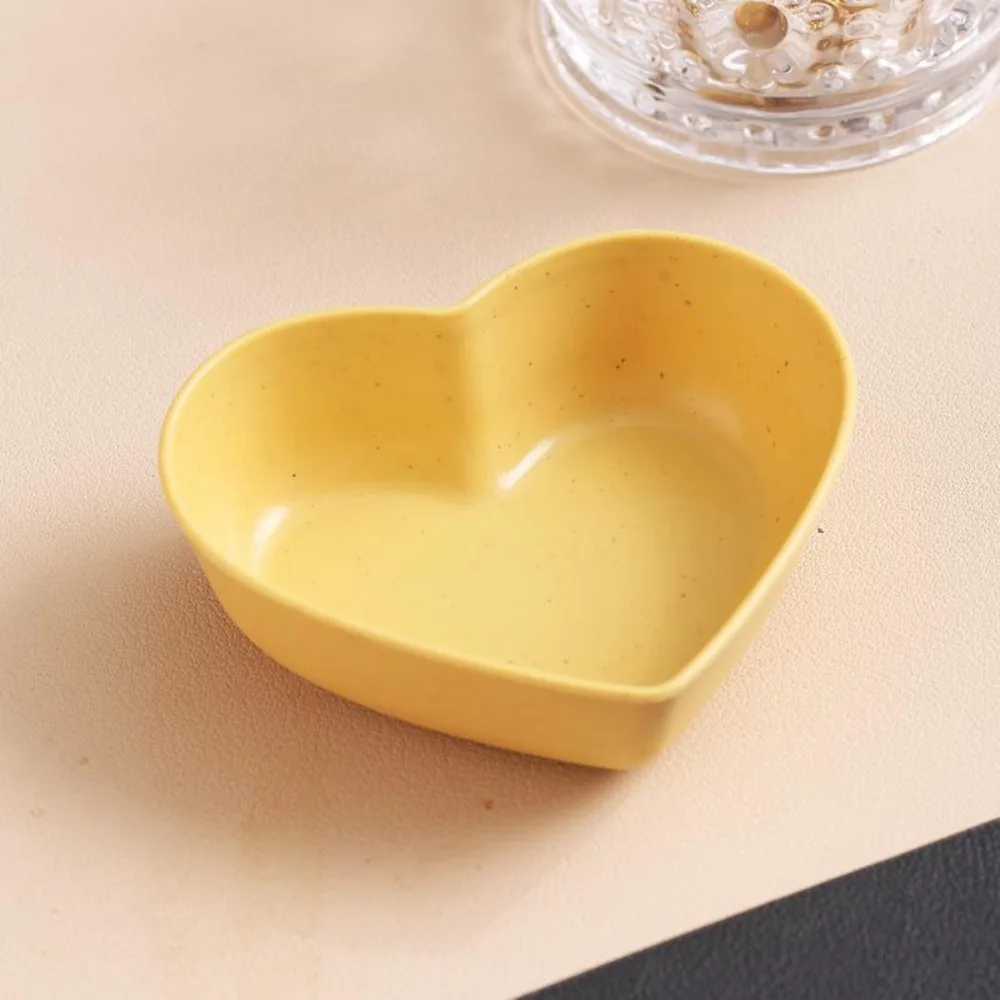 Piatto di condimento a forma di cuore di paglia di grano Mini piatto di condimento per sushi in stile nordico Piatti lavabili infrangibili per salsa di soia per la cucina