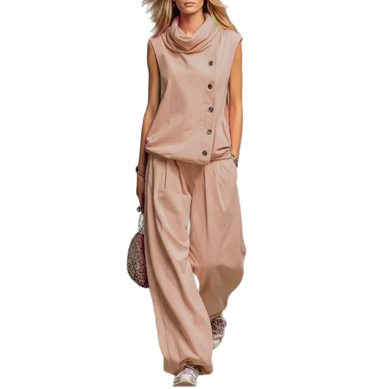 L'ensemble décontracté d'été rafraîchissant présente un design simple et tendance avec une coupe confortable adaptée à tous les types de silhouette.