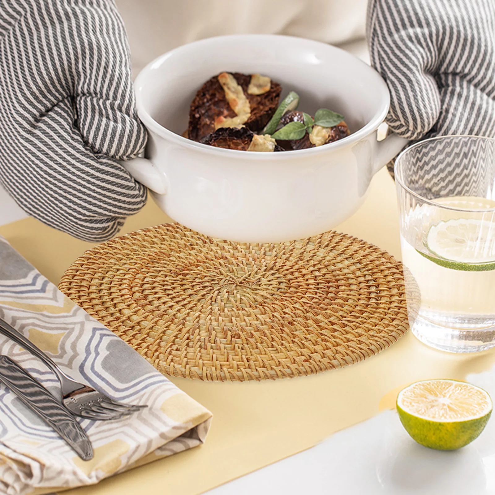 

2pcs Woven Placemat Set Heat Resistant Round Table Mat Non Slip Kitchen Coasters For Dish Cup Insulation Pad Tabletop Protector