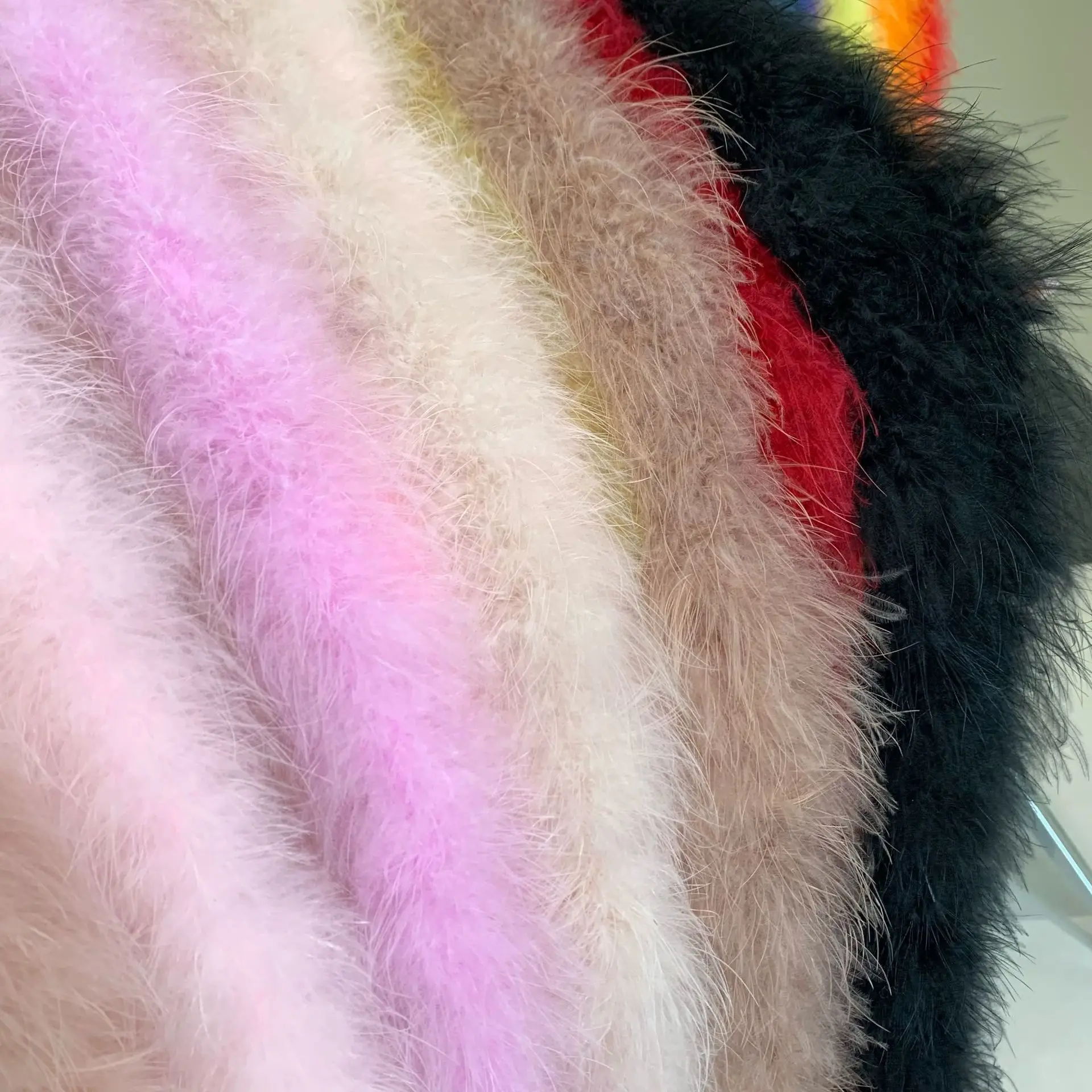 

White Marabou Feather Boa 2Meter 20g Fluffy Feathers Scarf for DIY Craft Sewing Trim Wedding Party Home Christmas Decoration