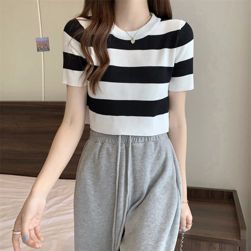 Summer Leisure Vintage Striped Short Sleeve Knitted T-shirt Women Round Neck Slim Crop Top Dojazdy do pracy