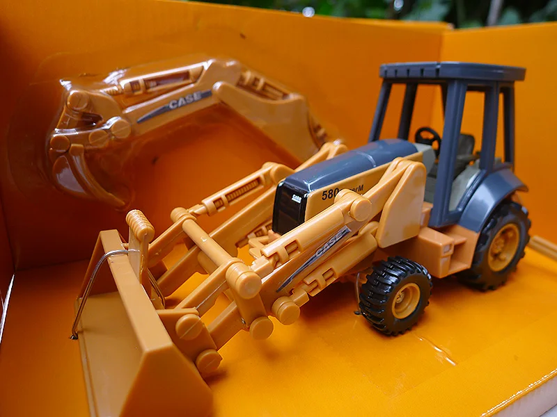 ERTL Diecast Alloy 1:32 Scale 14456 580 Super M Tractor Loader Backhoe Cars Model Adult Classics Toy Gifts Souvenir Display