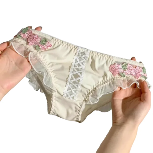 KUCLUTVictorian Lingerie Set - Delicate Cream Bralette with Floral Stitch, Retro Sweetheart Neckline for Petite Bust Elegance
