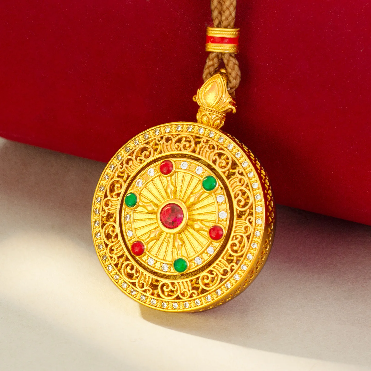 9999 gold diamond-studded eight-symbol compass pendant, ancient Chinese style fashionable six-character mantra pendant necklace