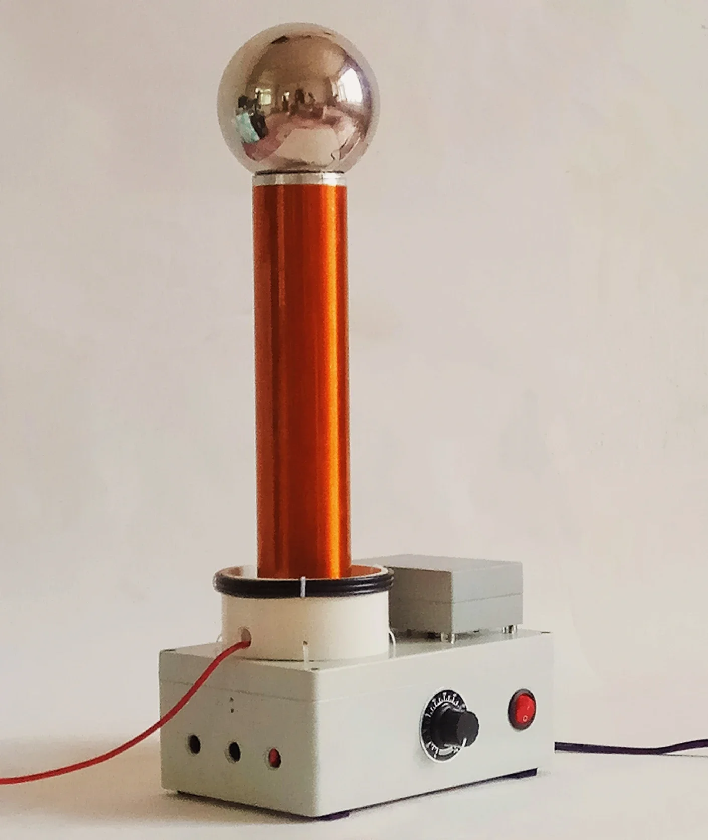 High Frequency AC of Tesla Coil Lightning Simulator