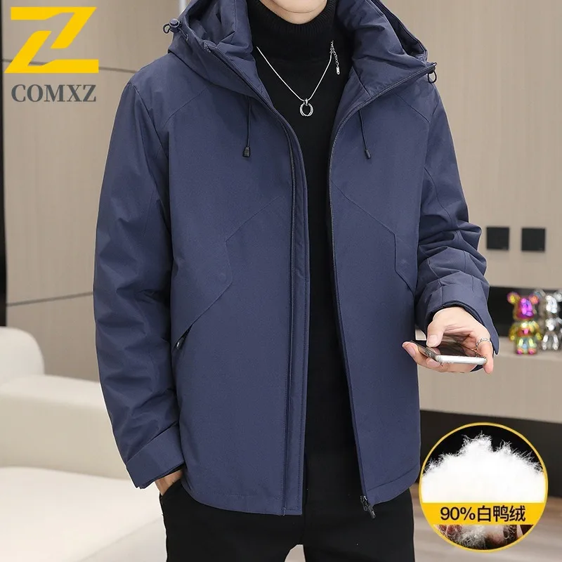 COMXZ الرجال الشتاء سترة 2025 جديد مقنعين ملابس العمل مقاوم للماء سميكة الدافئة مغامرة سترة منفوخة التزلج مقاومة البرد أسفل سترة