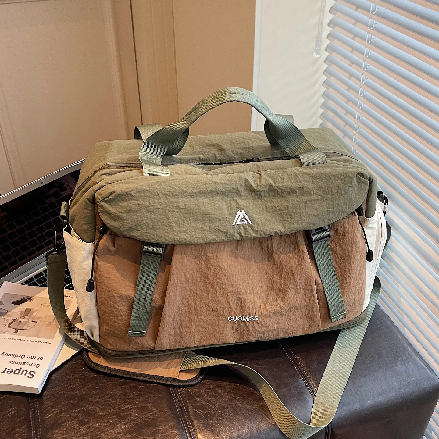 large-capacity-handheld-luggage-bag-for-short-business-trips-fashionable-travel-bag-lightweight-waterproof-sports-fitness-bag