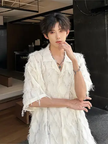 독특한 디자인의 남성용 느슨한 반소매 셔츠 – 작은 양복 칼라와 다이아몬드 패턴, 캐주얼 Boho 스타일