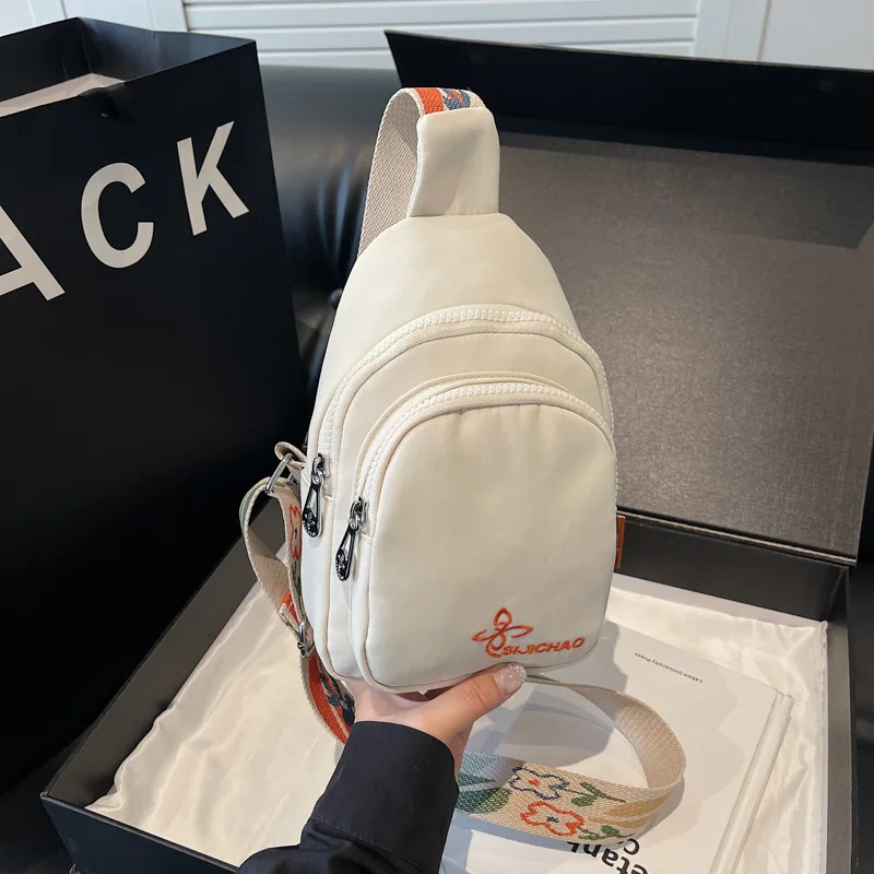 

New Large Capacity Women Chest Bags Cros Casual and Simplesbody Bag Fashionable and Versatile Commuting Bag Trendy Design