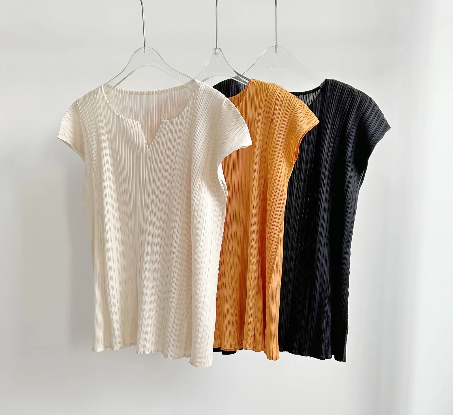 Abito plissettato in tinta unita Miyake 2025 Estate nuova maglietta slim top + pantaloni dritti set da 2 pezzi