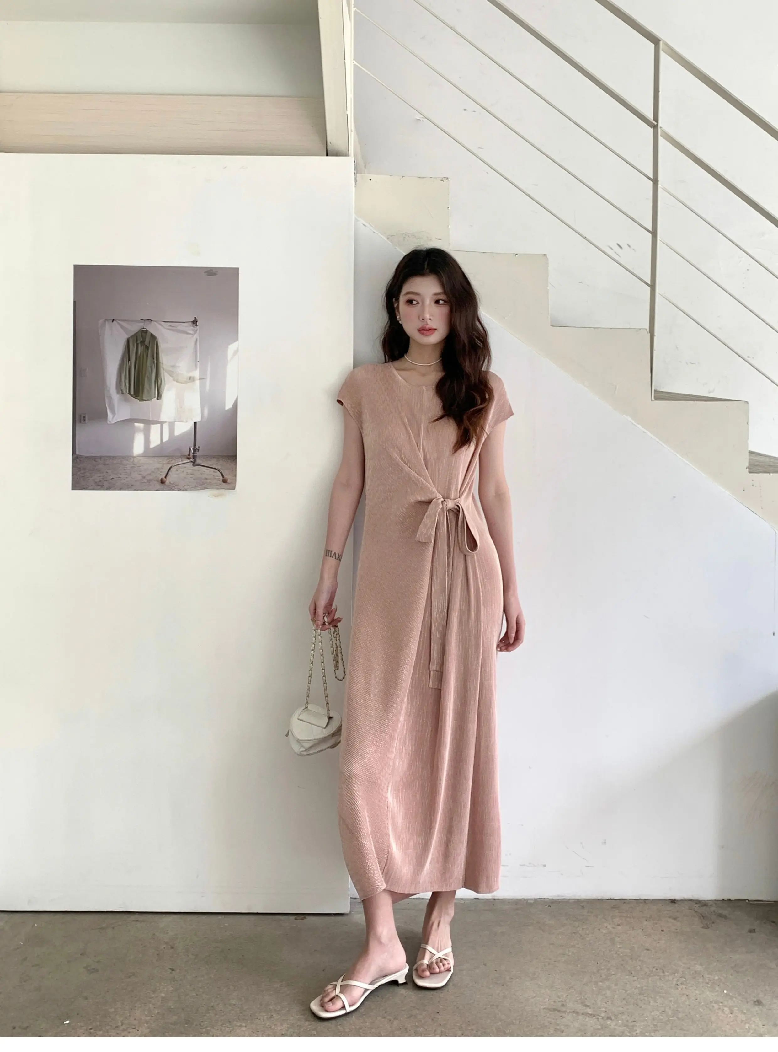 Beiges Plissee-Maxikleid mit Taillenbund, Kurzen Ärmeln, Weichem Stoff, Fließender Silhouette, Elegant, Lässig, für den Täglichen Gebrauch, 2025 Trendy Chic – Detail 12