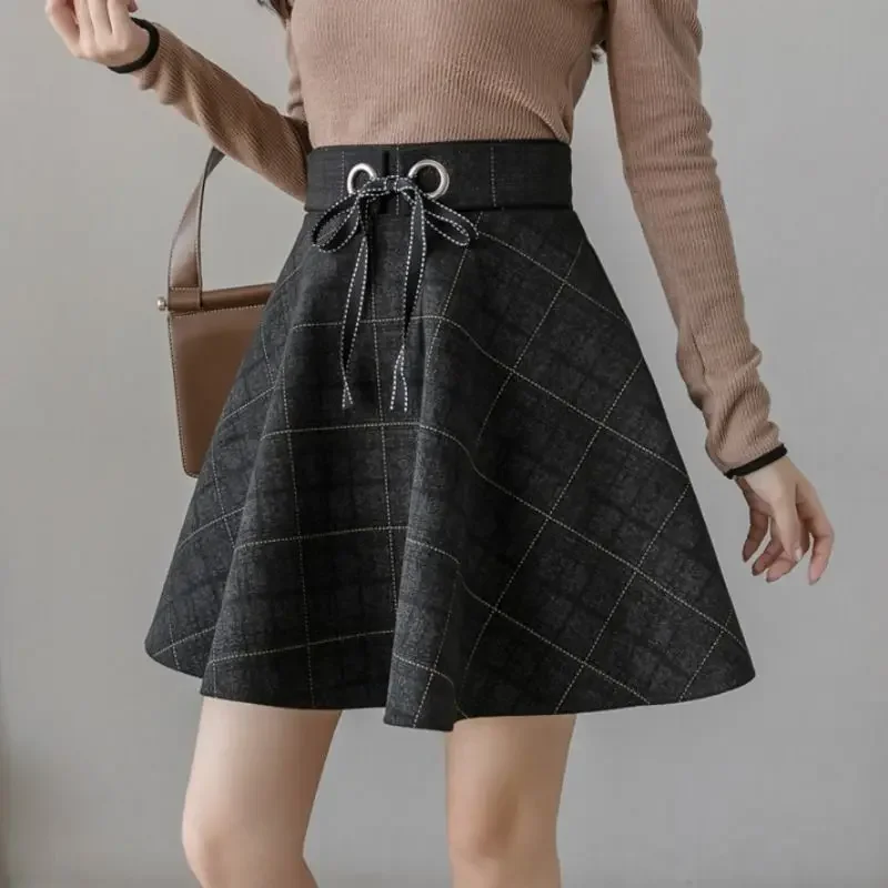 

High waist and slim plaid A-line skirt female autumn and winter 2024 new Korean fashion temperament Joker skirt umbrella skirt.