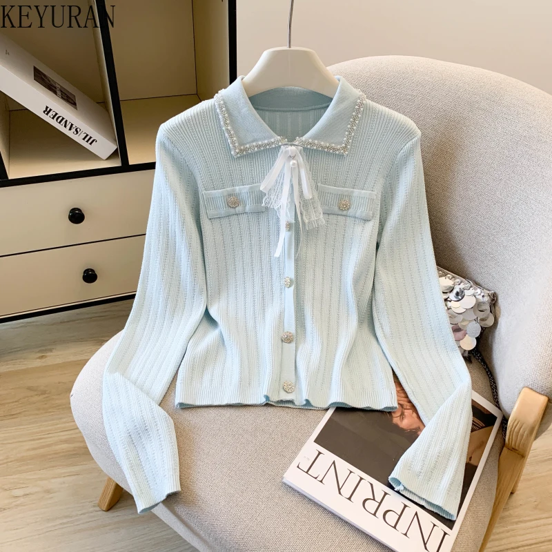 

Французский вязаный свитер с длинными рукавами и лацканами, женский осенний осенний винтажный корейский стиль 2025 года, облегающий вязаный кардиган с бантом и бисером, топы
