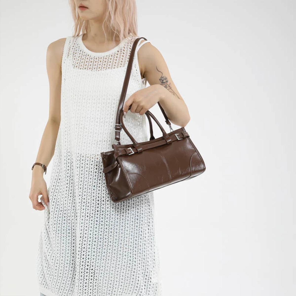 

Лаковая отделка из искусственной кожи, женская стеганая сумка через плечо премиум-класса, большая вместимость, регулируемый ремень, безопасная молния, кошелек для покупок