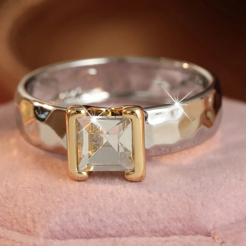 Women's Minimalist Fashion Ring Square Synthetic Zircon Inlaid with Hammer Texture Shiny Ring Daily Commuting Leisure Jewelry