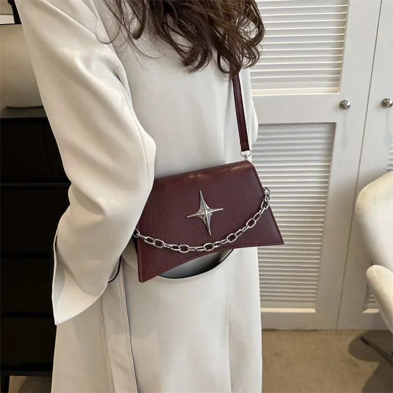 

A Popular Solid Color New Trendy Stylish Design Simple Shoulder Crossbody Carrying Chain Small Square Shoulder Bag for Women