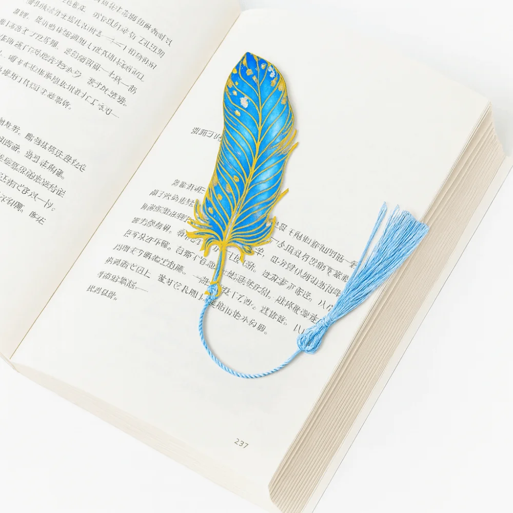 Vintage Metal Bookmark Light-Transmitting Creative Hollow Out Bookmark Chinese Style with Chain Pendant Decorative Bookmark
